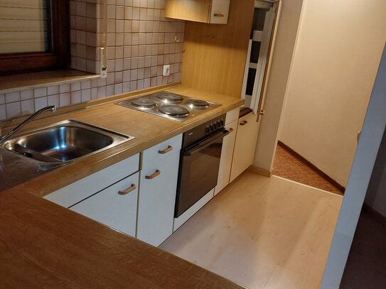 HILDRIZHAUSEN Sehr schöne 2 Zi.Whg.ca.40m3 EBK DU WC Laminat Südbalkon gr.Einzelgarage Euro525,-NKVZ 140.-Gar.70.-