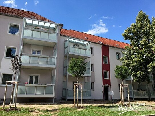 Draußen grün, innen gemütlich! Helle 3-Raumwohnung mit Wanne und Balkon