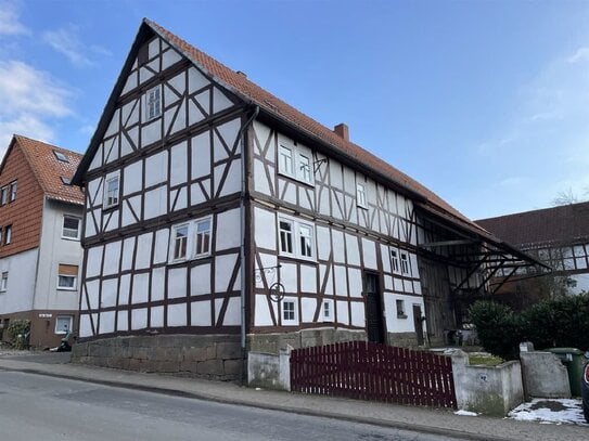 Historisches Fachwerkhaus mit Scheune in Bad Emstal