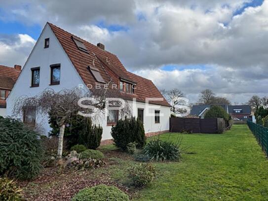 Gepflegtes Einfamilienhaus mit zusätzlichem Baufenster auf dem Grundstück