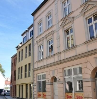 Schöne 2 Zimmer Wohnung in Hafennähe mit Balkon, Altstadt