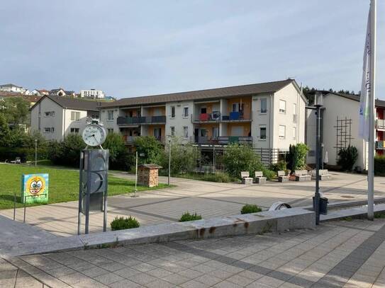 WERTIGE Kapitalanlage. SENIORENANLAGE 3-Zimmer-ETW mit Balkon und Lift. Einbauküche und KFZ-Stellplatz.