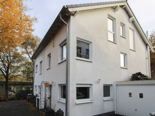 Moderne Doppelhaushälfte aus 2014 mit Garten, Garage und Stellplatz in Stadtrandlage von Moers