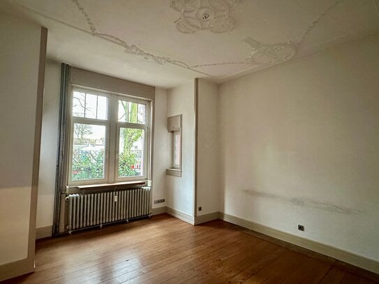 3 Zimmer Altbauwohnung mit original Stuck und Dielenboden in Rödelheim