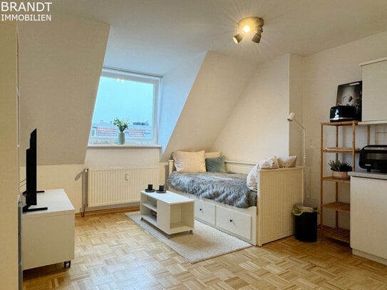 Helle Dachgeschoß-Wohnung in einem schönen Altbau-Mehrfamilienhaus!