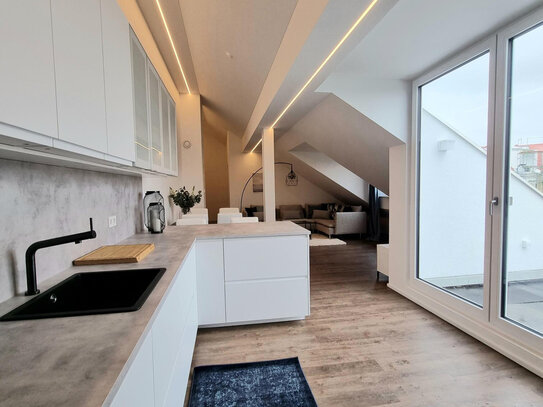 Großzügige, modern möblierte Dachgeschosswohnung mit 3 Zimmern und Dachterrasse