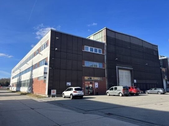 Logistikhalle / Industriehalle mit Bürotrakt in Gewerbegebiet in Chemnitz/Süd