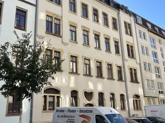 Gemütliche Wohnung! Bad mit Wanne und Fenster! Zentrale und ruhige Lage!