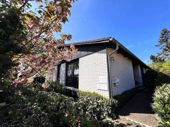 Schöner Bungalow - vollunterkellert- mit Garage - großer Garten - direkte Feldrandlage