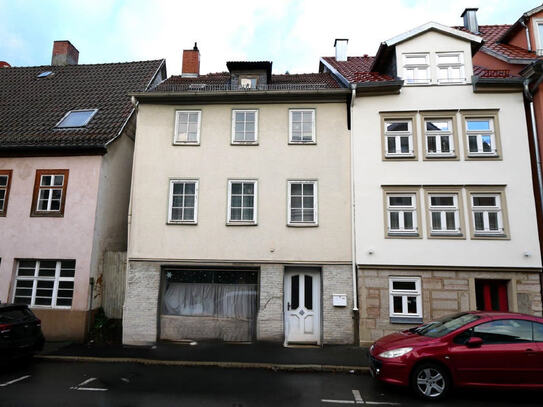 Wohnen am Hofgarten: Stadthaus mit kleinem Garten in der Leopoldstraße