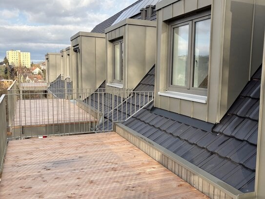 Hochwertige 2 Zimmerwohnung mit großem Balkon und tollem Ausblick !