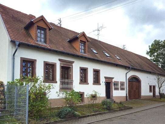 Exklusives Wohnhaus mit Garage – Stil und Komfort in ruhiger Umgebung!