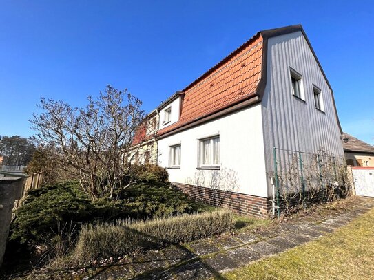 Berkenbrück-Doppelhaushälfte mit Nebengebäude und Garage