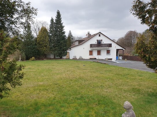 Großes Grundstück mit Architektenhaus in sehr guter und ruhiger Wohnlage in Bad Berneck