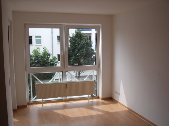 Helle 3-Zimmer-Wohnung, 2.OG mit Aufzug, Loggia, Tiefgaragenstellplatz und Keller zu verkaufen!