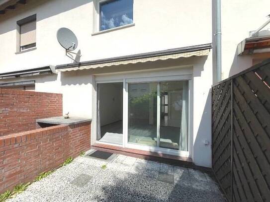 Verkaufsangebot für ein Reihenmittelhaus mit 5 Zimmern, ca. 89,94 m² Wohnfläche, ruhige Lage im Dichterviertel in 21629…