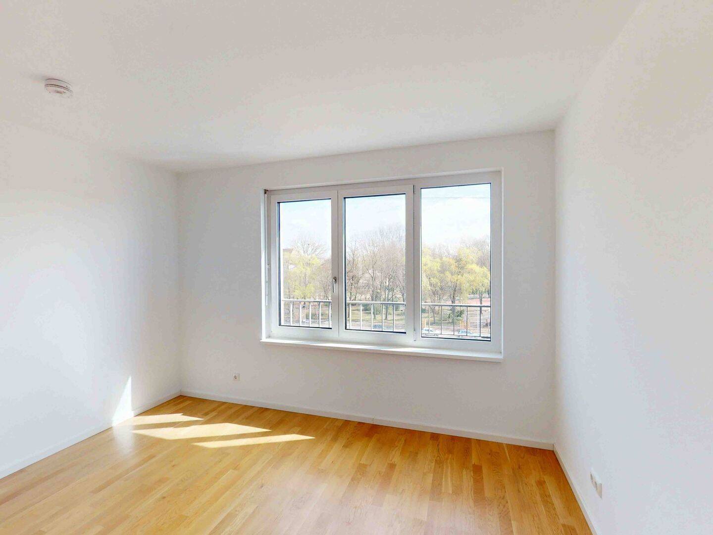 Stilvoll wohnen: 2-Zimmer-Wohnung mit Loggia, offener Küche und praktischem Mieterkeller - Foto 1