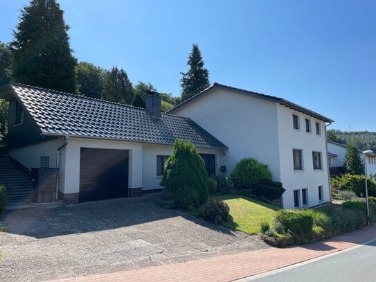 Modernisiertes Ein- bis Zweifamilienhaus mit angrenzendem Baugrundstück in Trendelburg