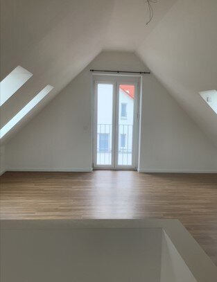 Helle Dachgeschosswohnung mit Galerie und Balkon