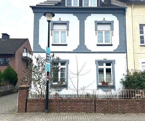 Der Charme des Altbaus verbunden mit dem Komfort des Neubaus. Großes 1-2 Familienhaus in Repelen