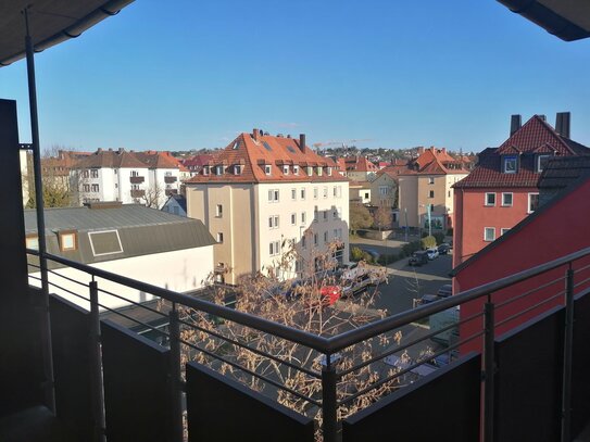 Helle und gemütliche Wohnung mit großem Balkon in zentraler Lage zu vermieten