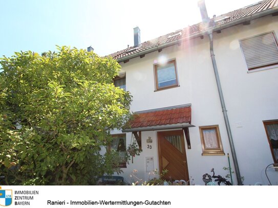 Sehr gepflegtes Reihenmittelhaus mit ausgebauten Dachstudio und Garage in Nürnberg