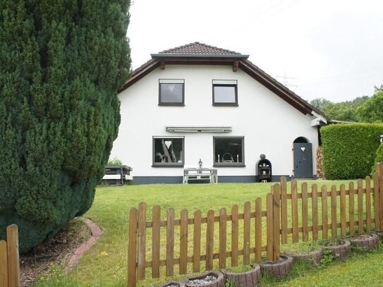 ** EINFAMILIENHAUS MIT GARAGE UND CAPORT- IN RUHIGER LAGE ****