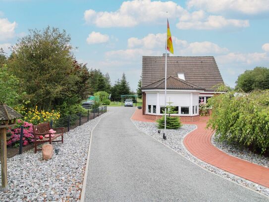 Familientraum mit großer Gartenoase, Wintergarten und überdachter Terrasse in idyllischer Lage