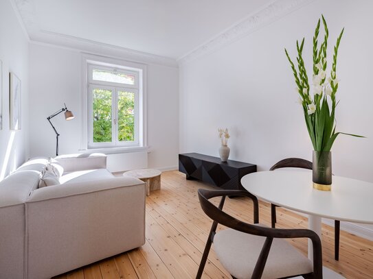 Stilvolle & helle Jugendstil-Altbau Wohnung mit charmantem Balkon