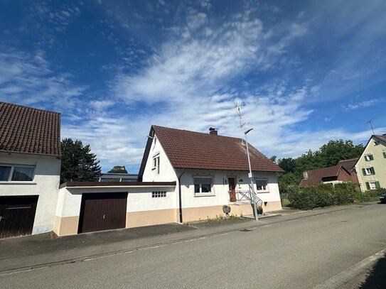 Preis weiter reduziert! Charmantes Einfamilienhaus in Singen Schlatt mit schönem Garten zu verkaufen.