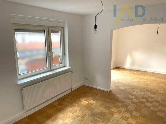 Sehr gepflegtes Mehrfamilienhaus mit ca 424 m² inkl. 60m² Gewerbeeinheit in Kassel Salzmannshausen mit vier Garagen, ko…