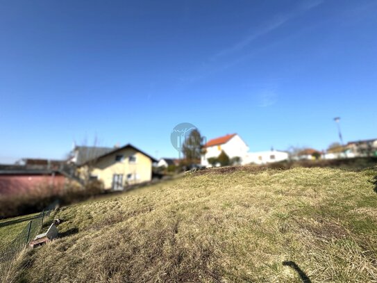 EINE RARITÄT IN SONNIGER SÜDHANGLAGE - VERWIRKLICHEN SIE IHREN TRAUM VOM EIGENHEIM!