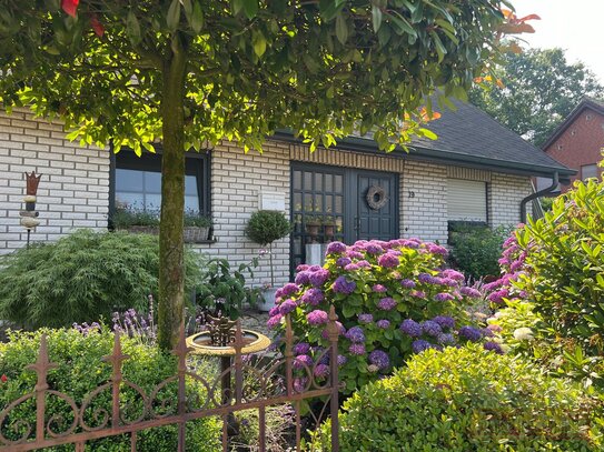 IMMOBILIEN GUMNIOR präsentiert: gepflegtes Traumhaus mit wunderschönem Garten in bester Lage von Spelle