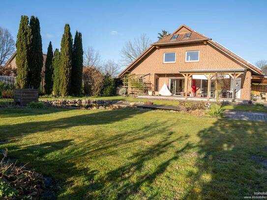 Einziehen & Wohlfühlen: Großzügiges Traumhaus mit Garten, Kamin & barrierefreies Erdgeschoss