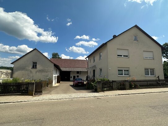 Zweifamilienhaus mit Potenzial und landwirtschaflichen Gebäuden