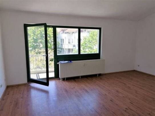 schöne, gepflegte 1 RWE mit EBK, Kellerabteil, Balkon