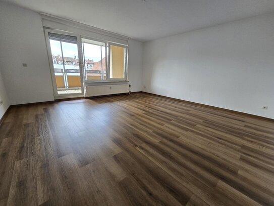 Schöne 2 Zimmer Wohnung mit EBK und Balkon in Nürnberg/Nibelungen