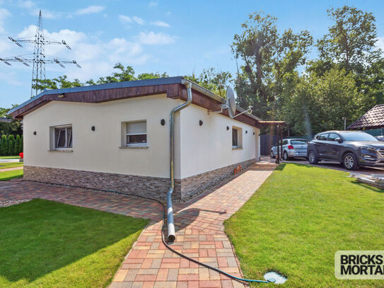 Exklusives Bungalow mit gepflegten Garten und Pool