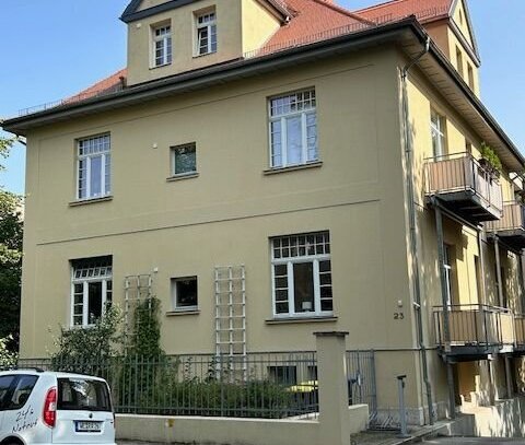 RUHIGE ZWEIZIMMERWOHNUNG MIT BALKON UND TG-STELLPLATZ IN BESTER SÜDSTADTLAGE