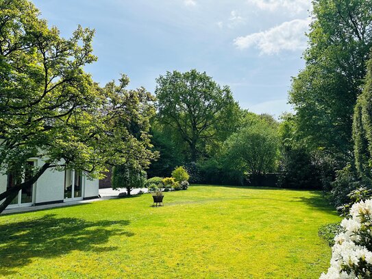 Großzügiges Ein-/Zweifamilienhaus in idyllischer Waldnähe in Hamburg-Volksdorf, courtagefrei vom Eigentümer.