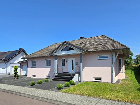 Ein Zuhause zum Verlieben: Eleganter Bungalow in ruhiger Lage von Orenhofen