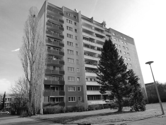 Moderne Etagenwohnung mit Aufzug und sonnigem Balkon - Komfortables Wohnen in zentraler Lage!