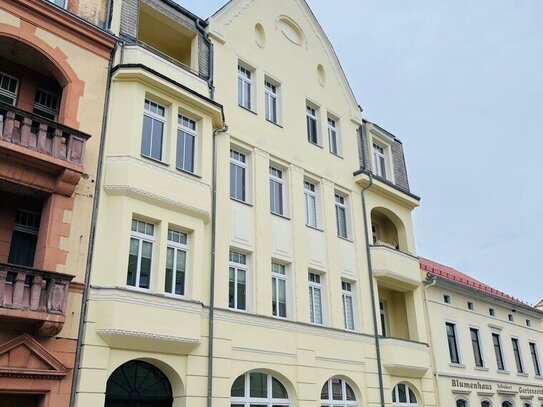 sanierte Dreiraumwohnung mit Balkon im gepflegtem Altbau