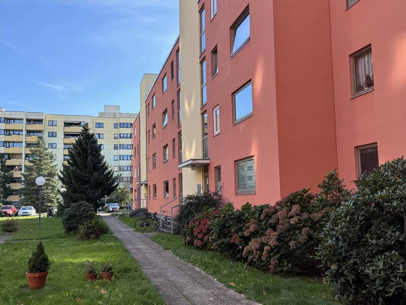 (WBS) Charmante 1-Zimmer-Wohnung mit großem Balkon, Fischgrätparkett und viel Gestaltungsspielraum - Foto 1