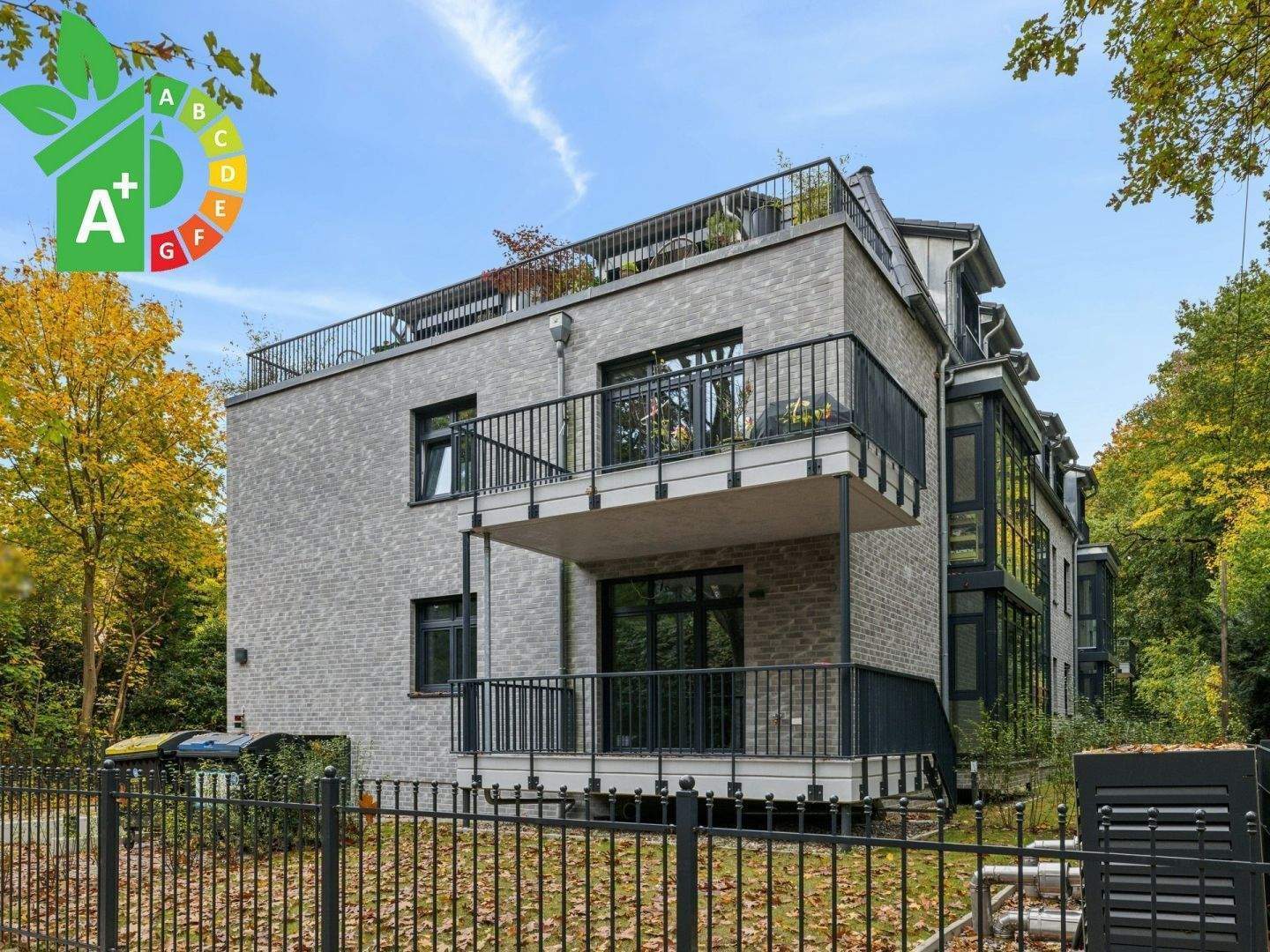 Exklusive Neubauwohnung mit zwei Stellplätzen und Terrasse in Stadtvilla in HH-Wellingsbüttel