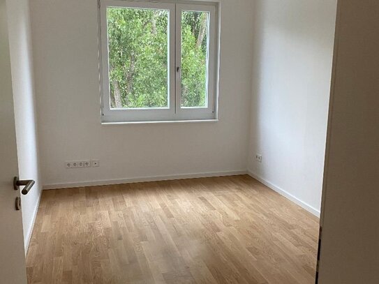 THREE Berlin! Schöne 3-Zimmer Wohnung mit Balkon, frei ab sofort!