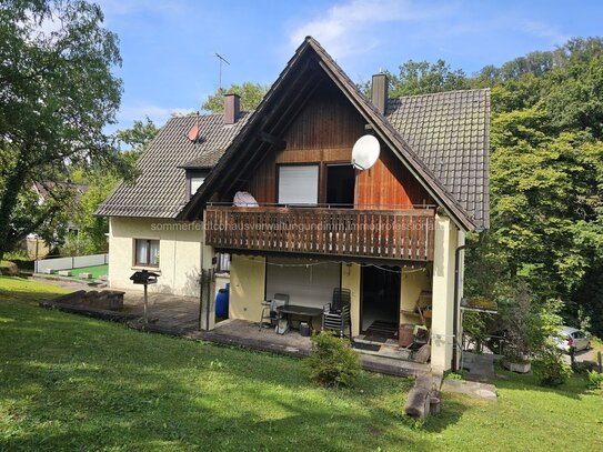 Idyllische Doppelhaushälfte im Grünen