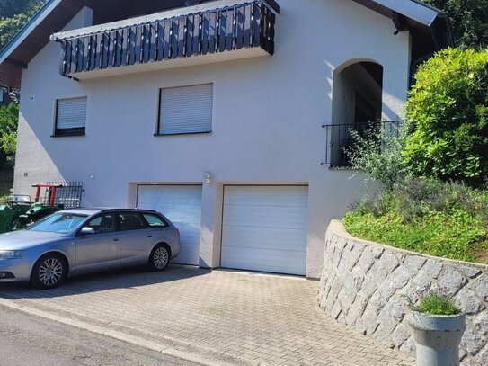 Freistehendes massiv erbautes Einfamilienhaus, ruhige Ortsrandlage, in Bühlertal. Mit unverbaubarer Aussichtslage