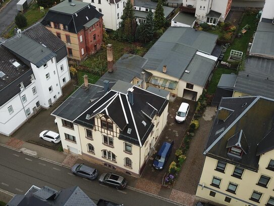 Mehrfamilienhaus mit Halle für Gewerbe oder Hobby