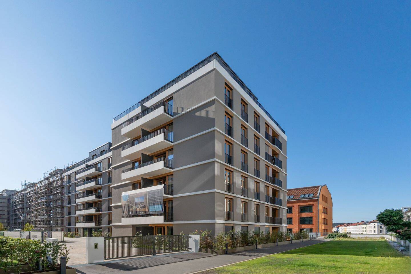 Neubau Erstbezug * 3 Zimmer Wohnung im 5.OG * Gäste-WC * Balkon * TG Stellplatz - Photo 1